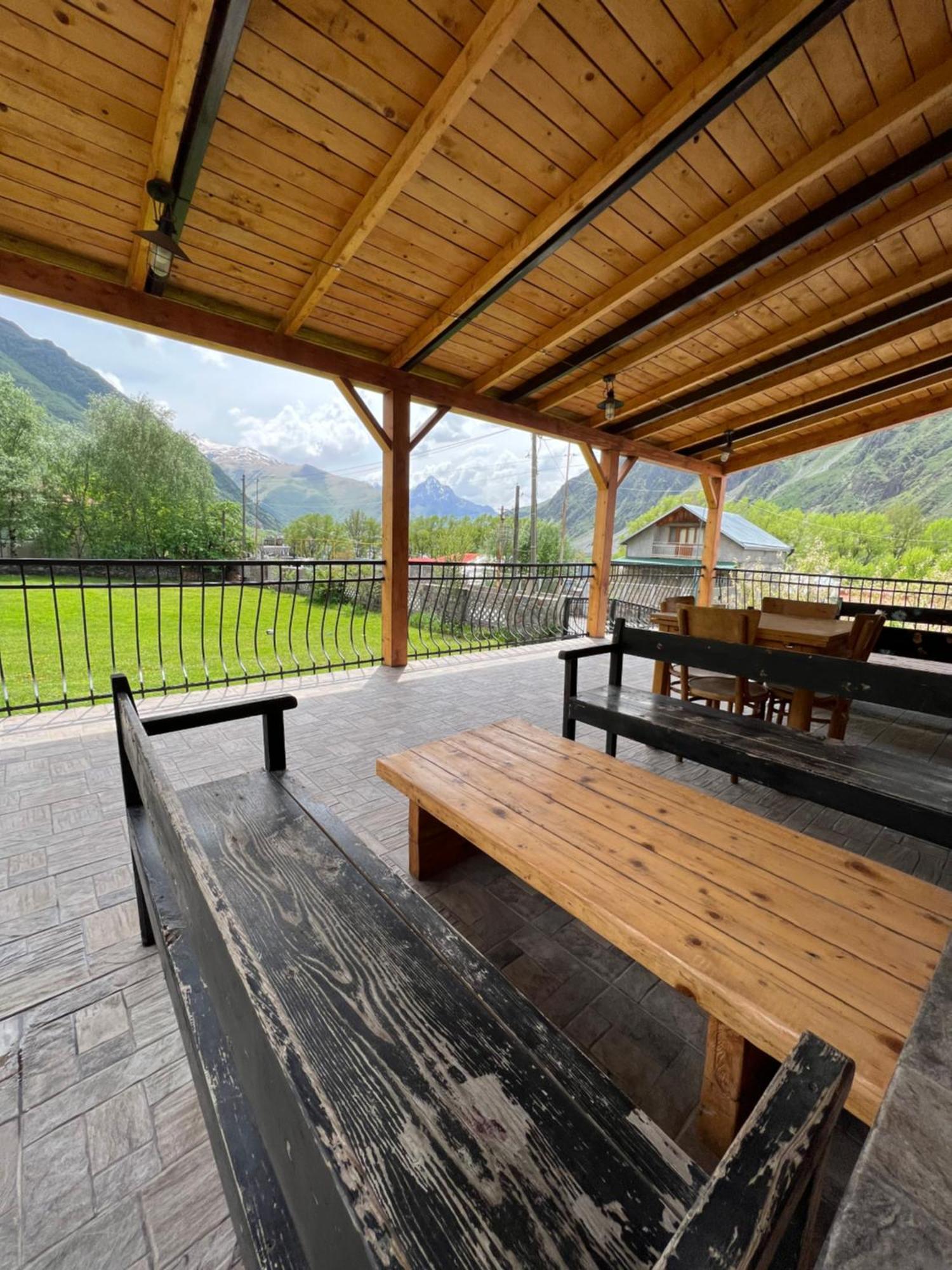 Guest House 15 Kazbegi Esterno foto