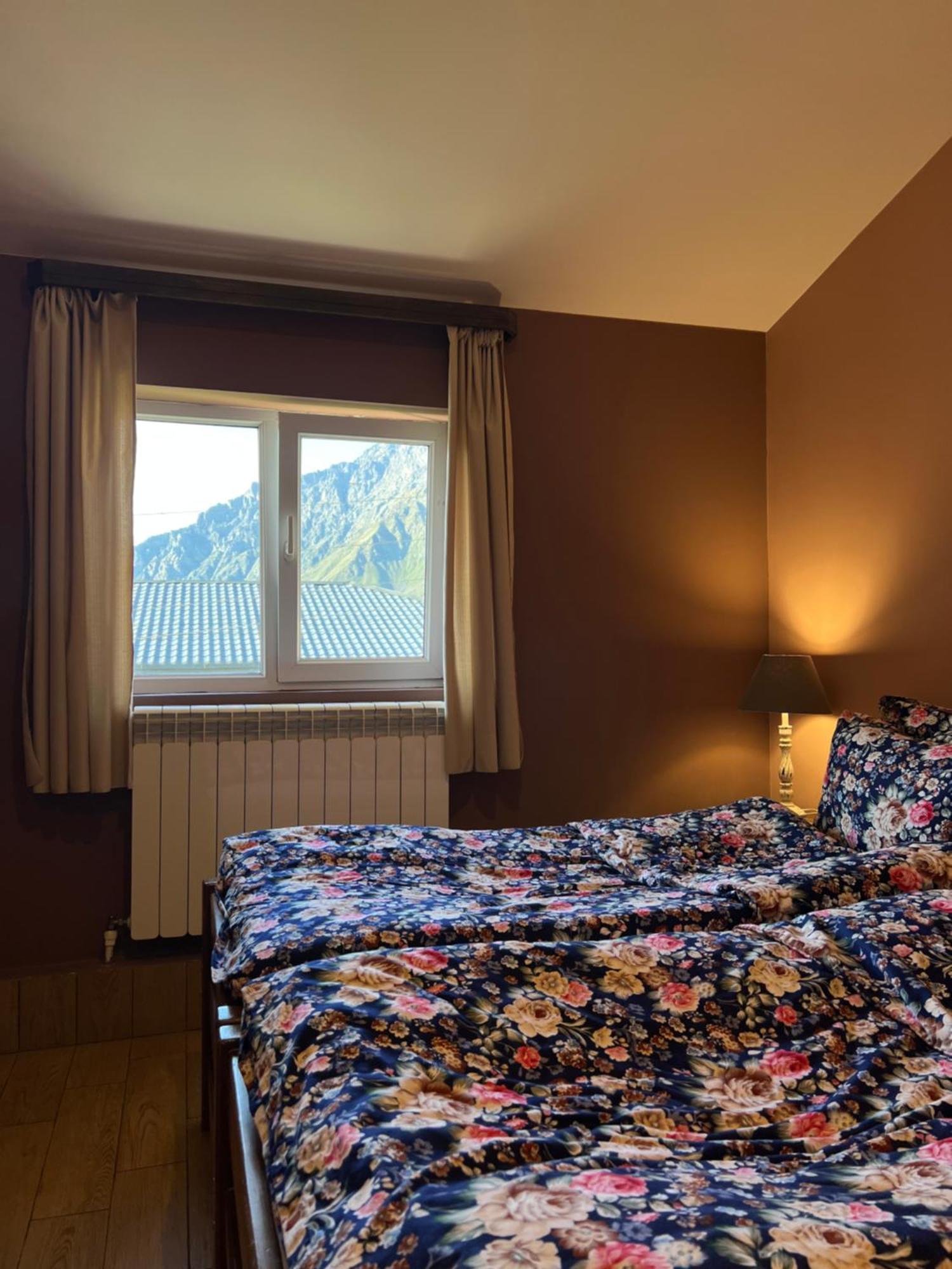Guest House 15 Kazbegi Esterno foto