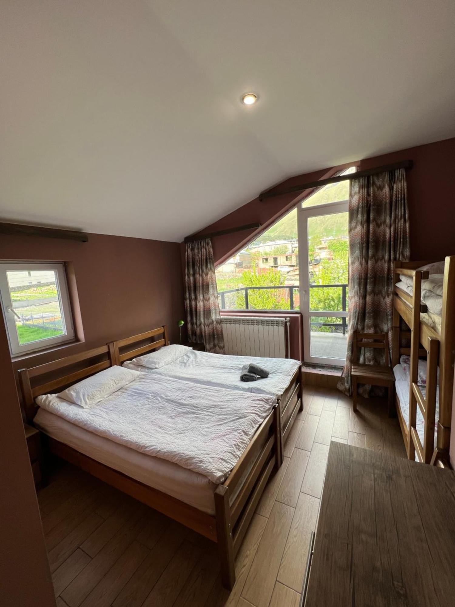 Guest House 15 Kazbegi Esterno foto