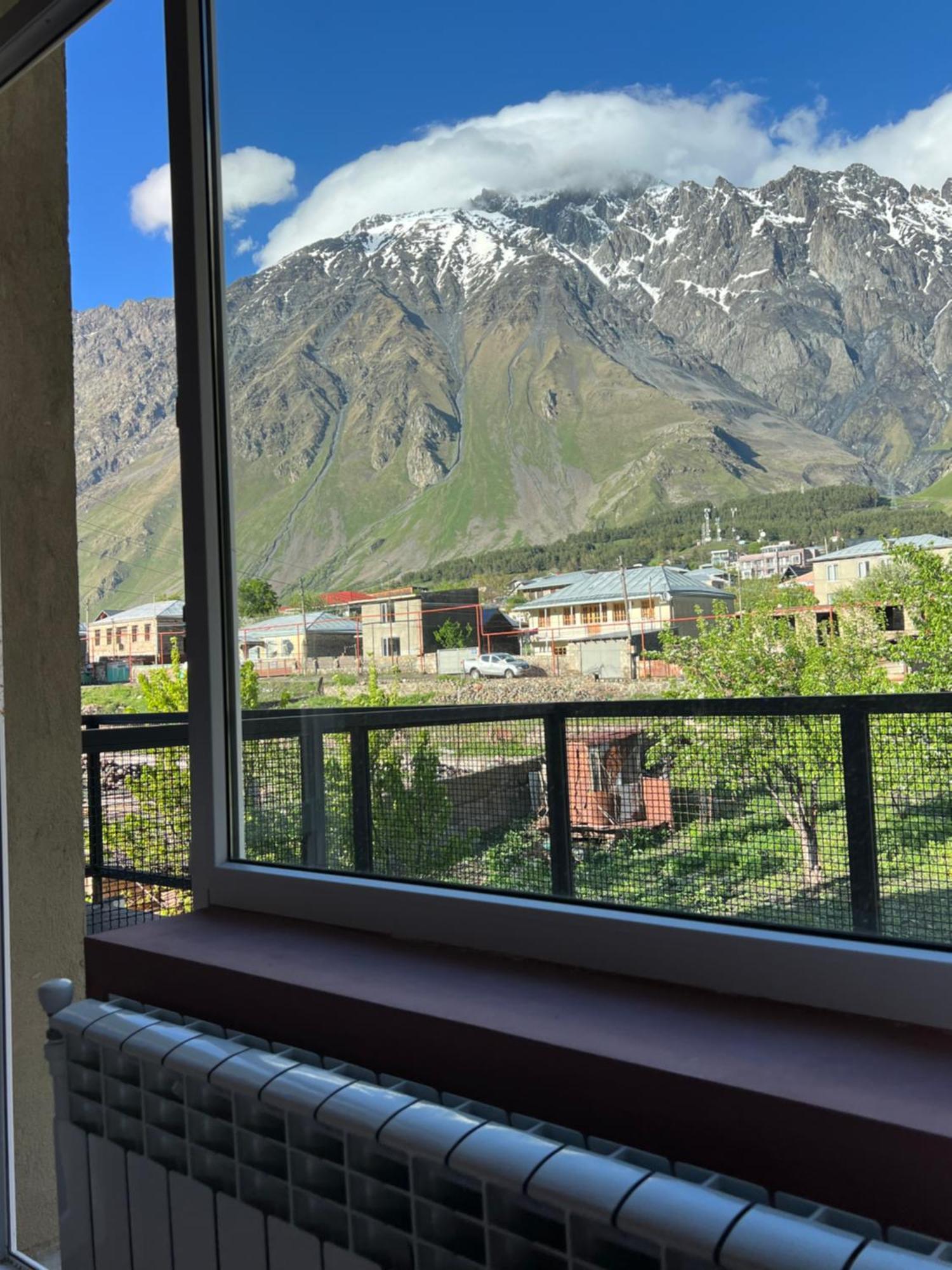 Guest House 15 Kazbegi Esterno foto