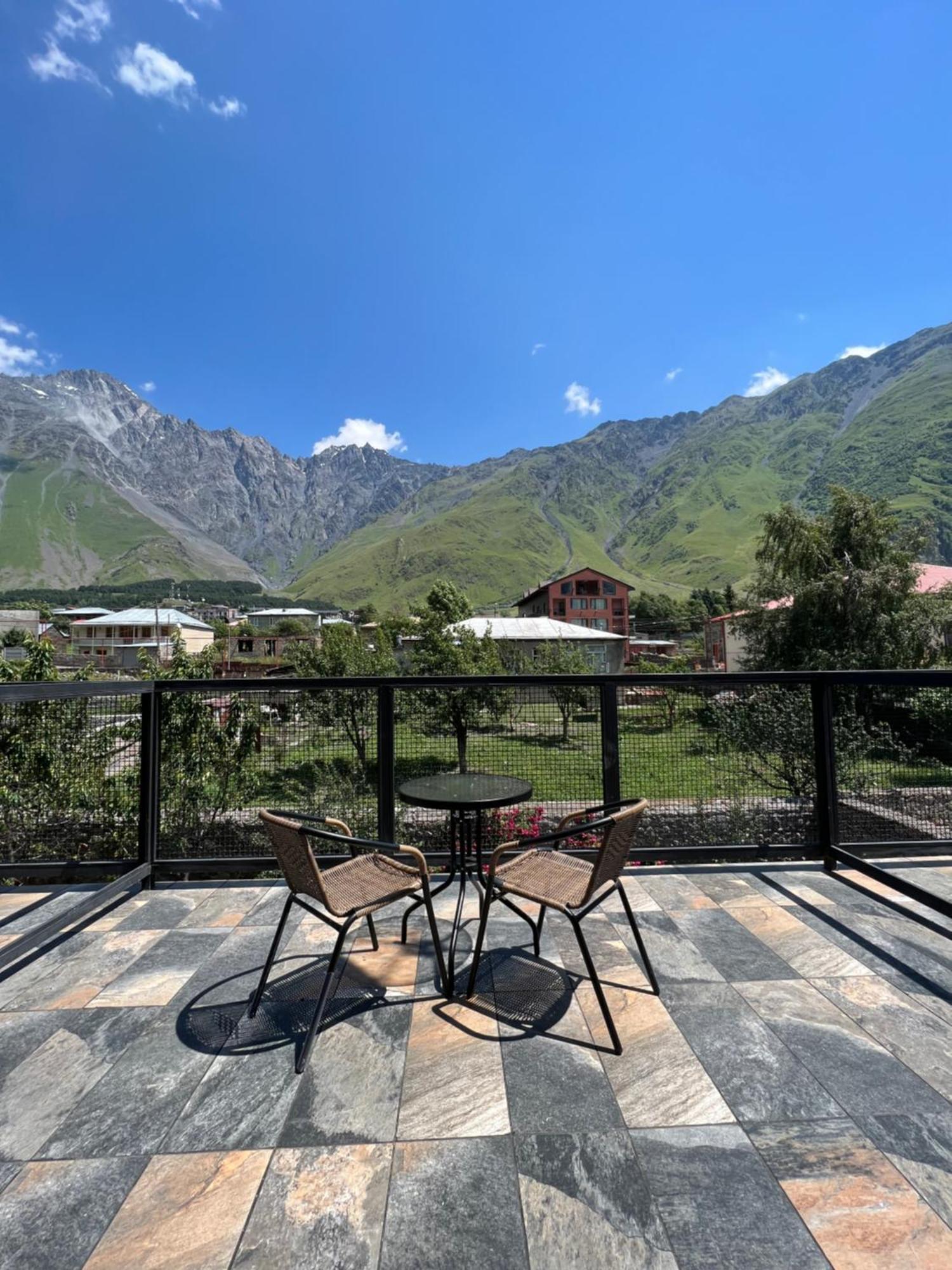 Guest House 15 Kazbegi Esterno foto