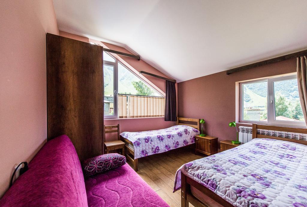 Guest House 15 Kazbegi Esterno foto