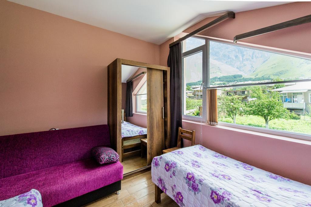 Guest House 15 Kazbegi Esterno foto