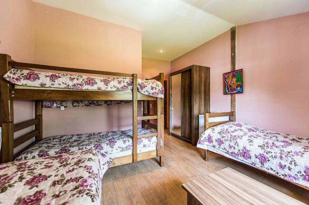 Guest House 15 Kazbegi Esterno foto