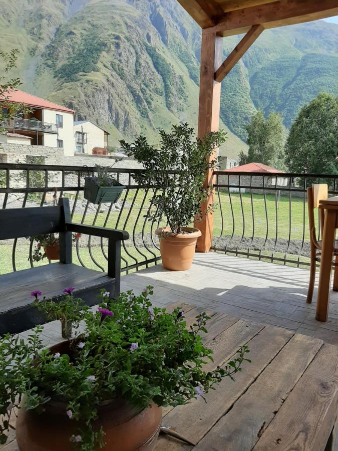 Guest House 15 Kazbegi Esterno foto
